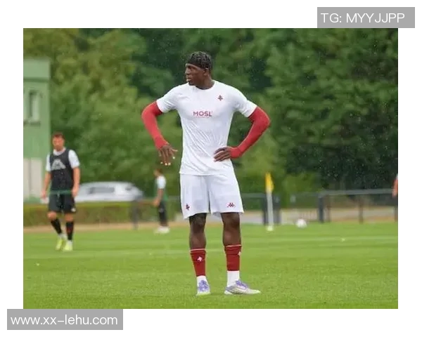 维拉官方宣布签下17岁梅斯前锋马乔转会费达1200万欧元