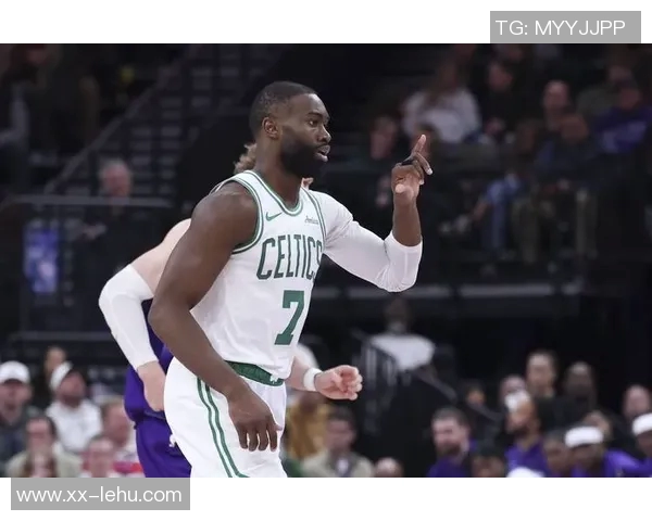 杰伦布朗28次出手仅得27分表现平平5次失误影响球队效率